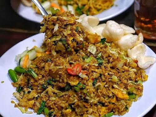 Nasi Goreng Pak Wa'o: Rasa yang Menggigit Jiwa di Jantung Cilacap